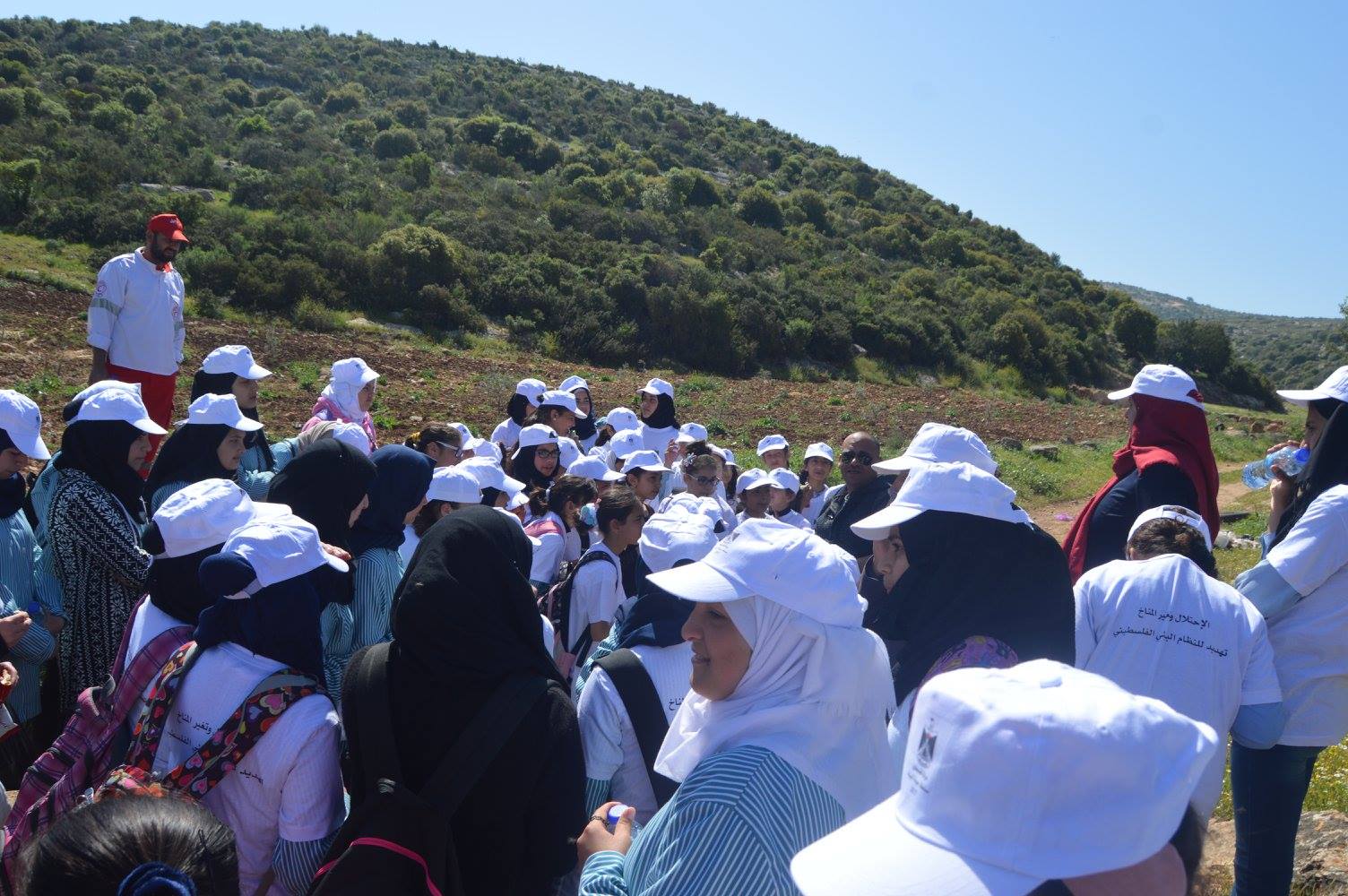 جولة في محمية ام التوت  جنين بمشاركة 100 طالبة  تحت شعار" اميرات كنعانيات عاشقات للارض والطبيعة" 