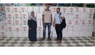 المشروبات الوطنية تقدم مئات الطرود الغذائية للأسر الفقيرة في غزة وطولكرم وكفر زيباد