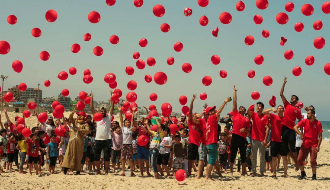 الوطنية موبايل تساهم بإدخال الفرحة لقلوب مئات الأطفال في قطاع غزة
