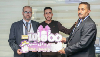 البنك الاسلامي العربي يجري السحب على الجائزة الشهرية بقيمة 100,000 شيكل