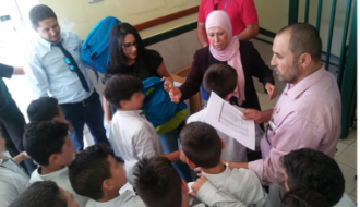 سبيتاني توزع 200 حقيبة مزودة بقرطاسية مدرسية على مجموعة من المدارس في بيت لحم
