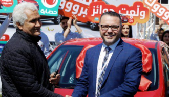 حضارة تسلم السيارة الثالثة لفائز من غزة على حملة " ولعت جوائز "