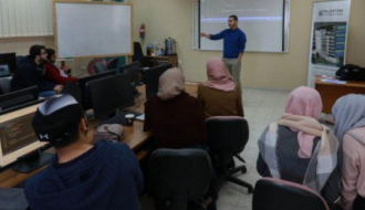 بإشراف الحديقة التكنولوجية طلبة من النجاح بدأوا تطوير تطبيقات فلسطينية تنافس في عالم الواقع الافتراضي