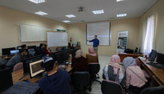 بإشراف الحديقة التكنولوجية طلبة من النجاح بدأوا تطوير تطبيقات فلسطينية تنافس في عالم الواقع الافتراضي