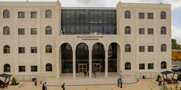 اللقاء الاول لنادي القراءة في دائرة القانون