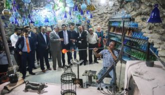 الوطنية موبايل ولجنة إعمار الخليل تختتمان مجموعة مشاريع تأهيل البلدة القديمة