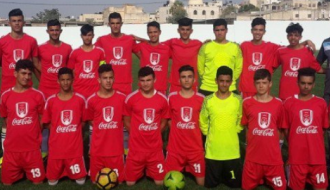 المشروبات الوطنية تتبرّع لنادي عنزا الرياضي بالمستلزمات والألبسة الرياضية