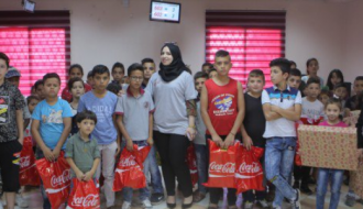 المشروبات الوطنية وراية توزعان "هدايا العيد" على الأطفال الأيتام والمرضى وذوي التوحد