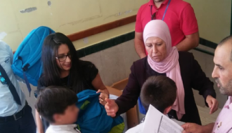 سبيتاني توزع 200 حقيبة مزودة بقرطاسية مدرسية على مجموعة من المدارس في بيت لحم