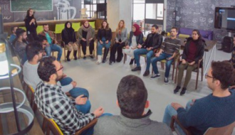 جلسة تأمل مع المدربة سمارة في "كونيكت"
